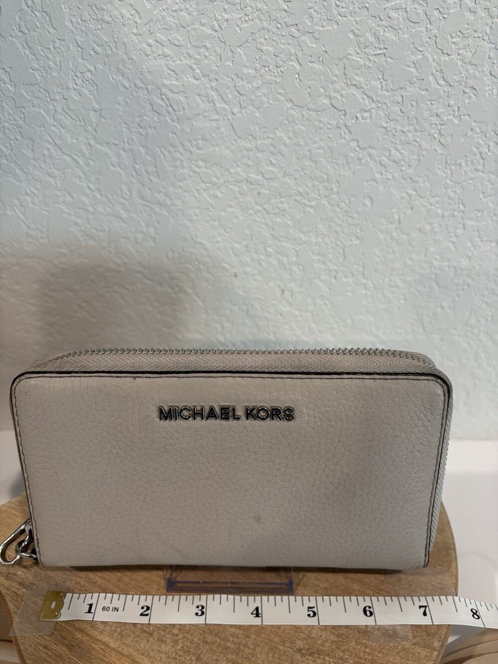Michael Kors Jet Set Pebbled Leather Zip Around Wristlet Wallet Beige Taupe EUC